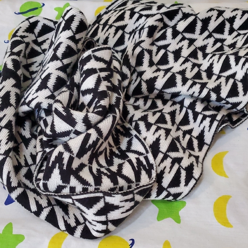 Michael Kors Monogram‎ Black and White Infinity Scarf